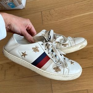 Womens Gucci Sneaker stars and bees size 37, run big